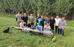 2019年，山東東營(yíng)市黃河河務(wù)局采購(gòu)一臺(tái)德國(guó)坡厲斜坡割草機(jī)。